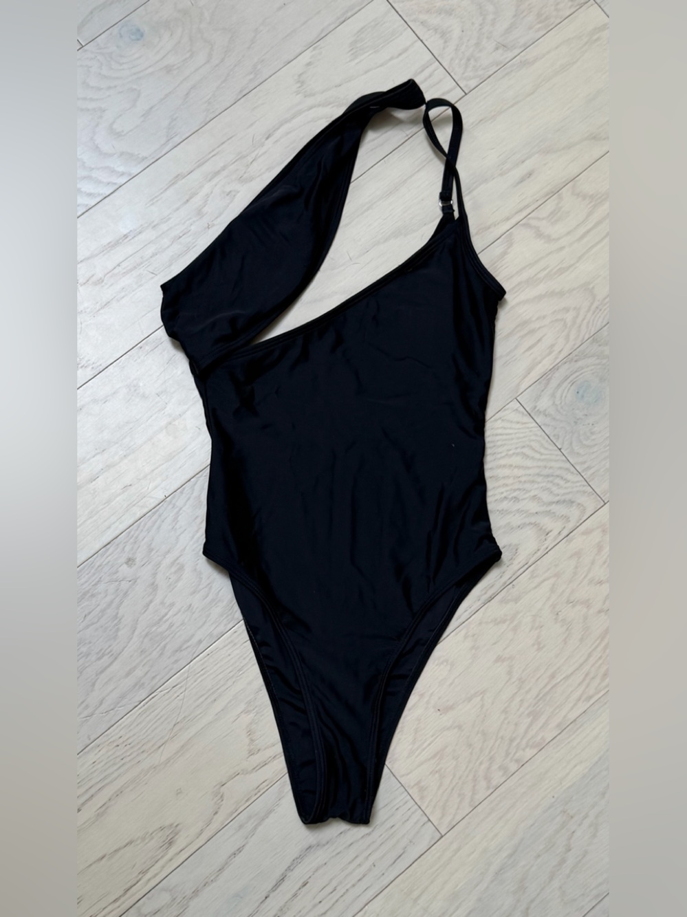 Pretty Little Thing Black One-Piece Women's Swimsuit Size 0 New without tags!